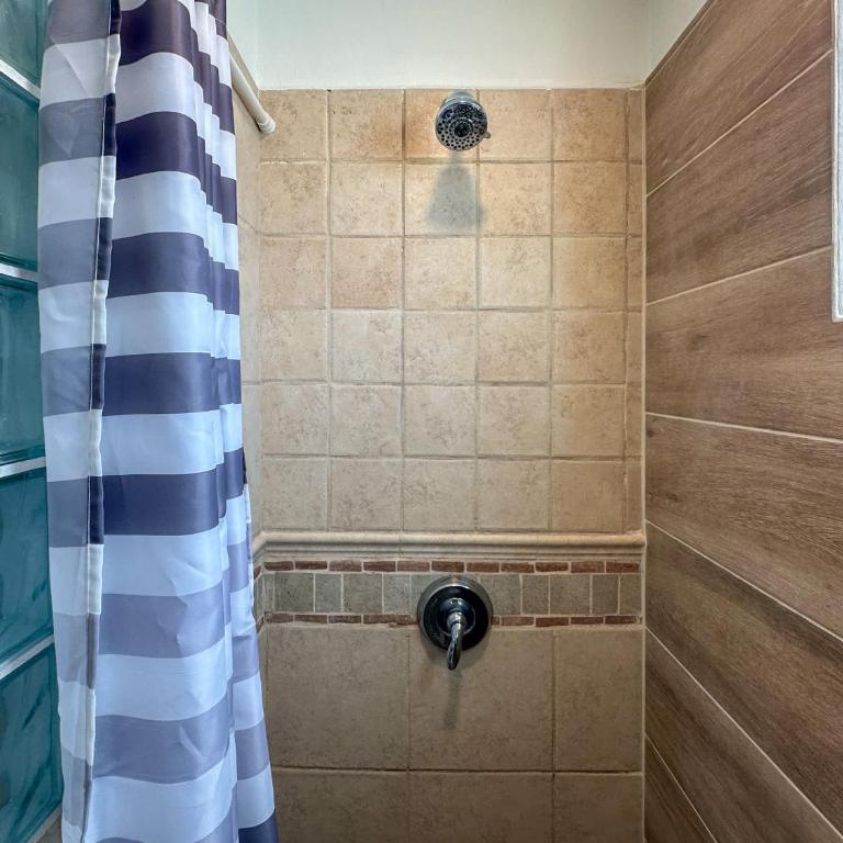 Relaxing Getaway 2BR Condo E402 - Apartamento - 40