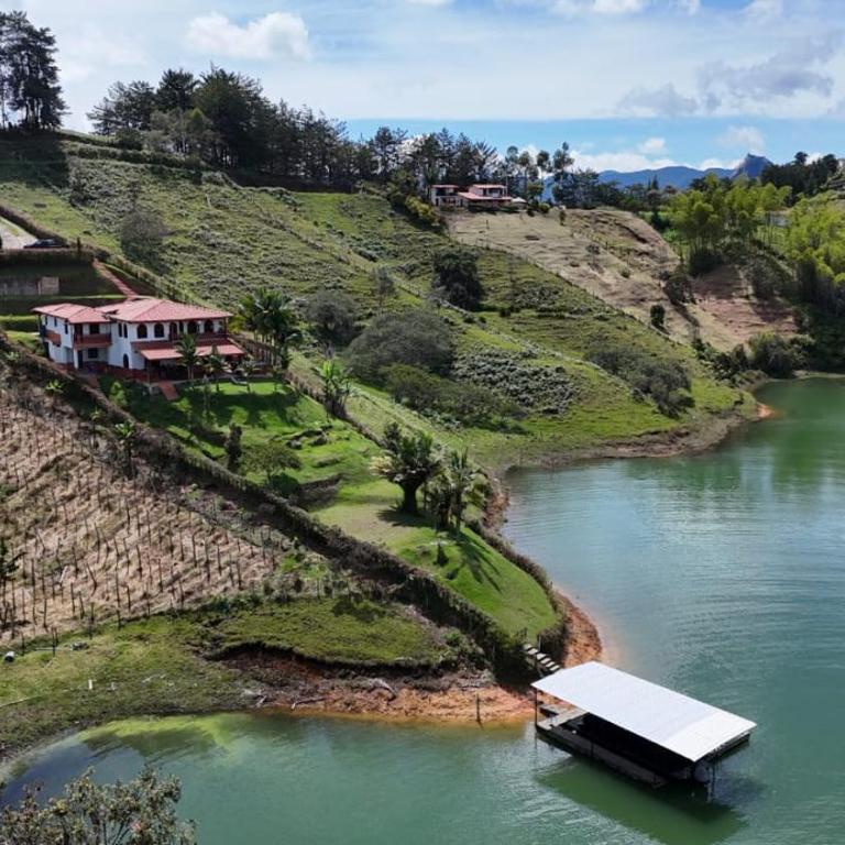 Finca San Miguel en El Peñol con acceso al lago - Villa - 21
