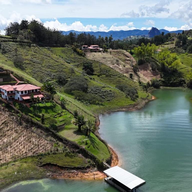 Finca San Miguel en El Peñol con acceso al lago - Villa - 22