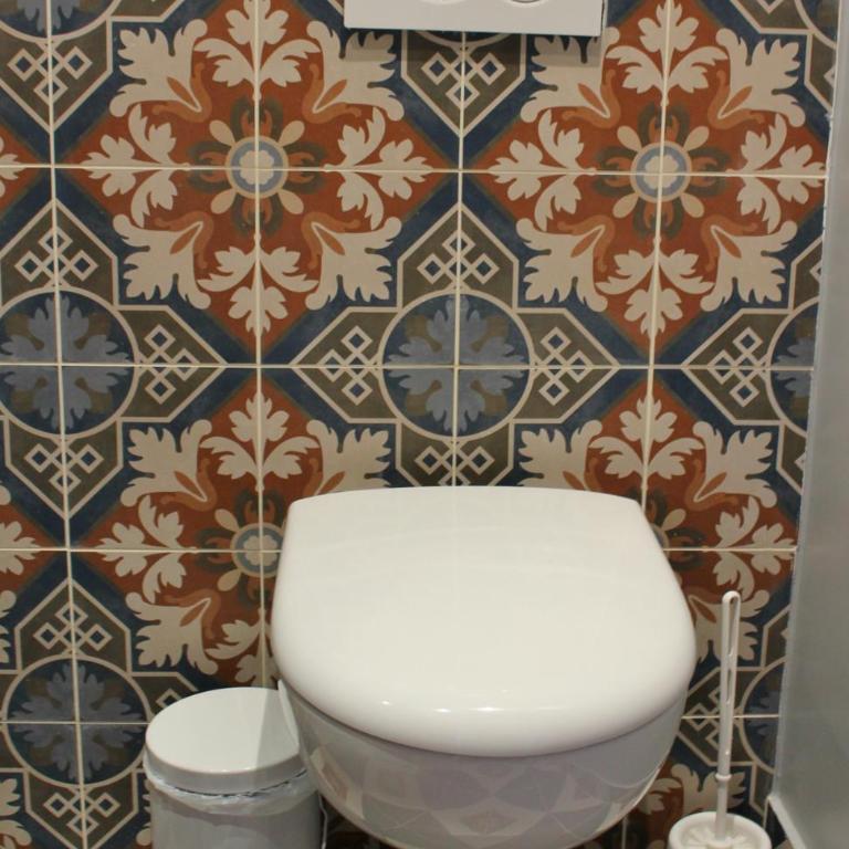 Hôtel Marignan - Chambre Simple avec Douche et Toilettes - 4