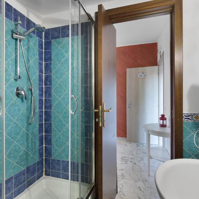 Benibenius a Roma - Camera Quadrupla con Doccia - 11