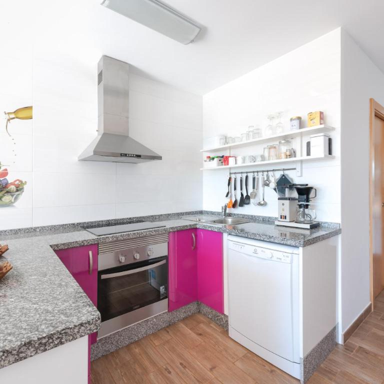 Calahonda Beach III Beachfront Apartment with Sea Views in Mijas Costa - Apartment with Sea View - 10