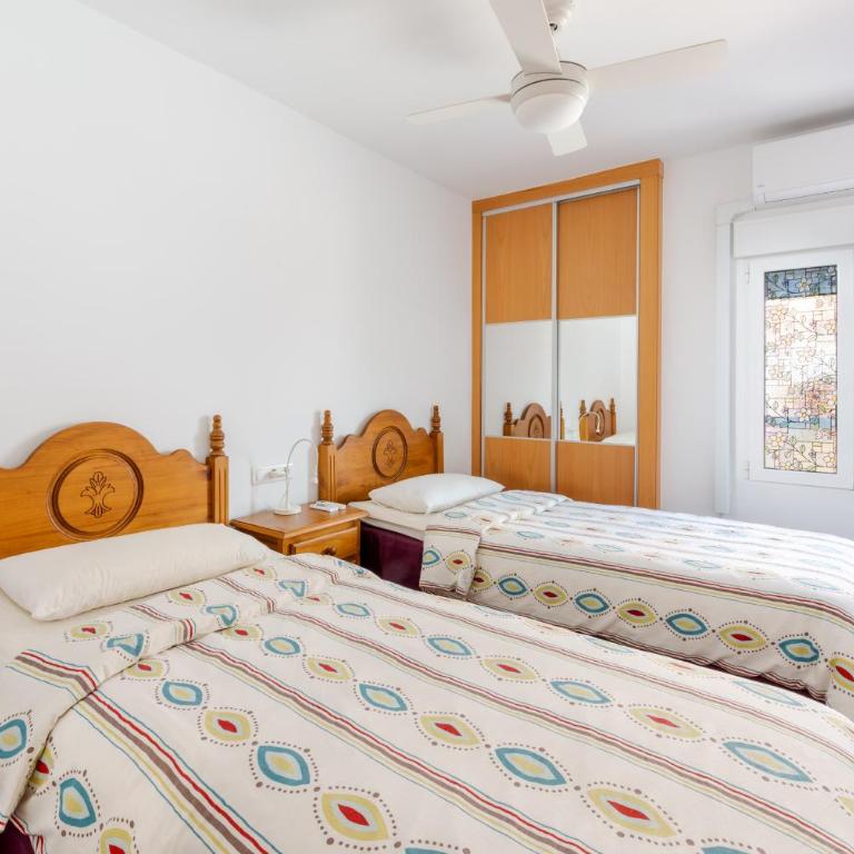 Calahonda Beach III Beachfront Apartment with Sea Views in Mijas Costa - Apartment with Sea View - 16