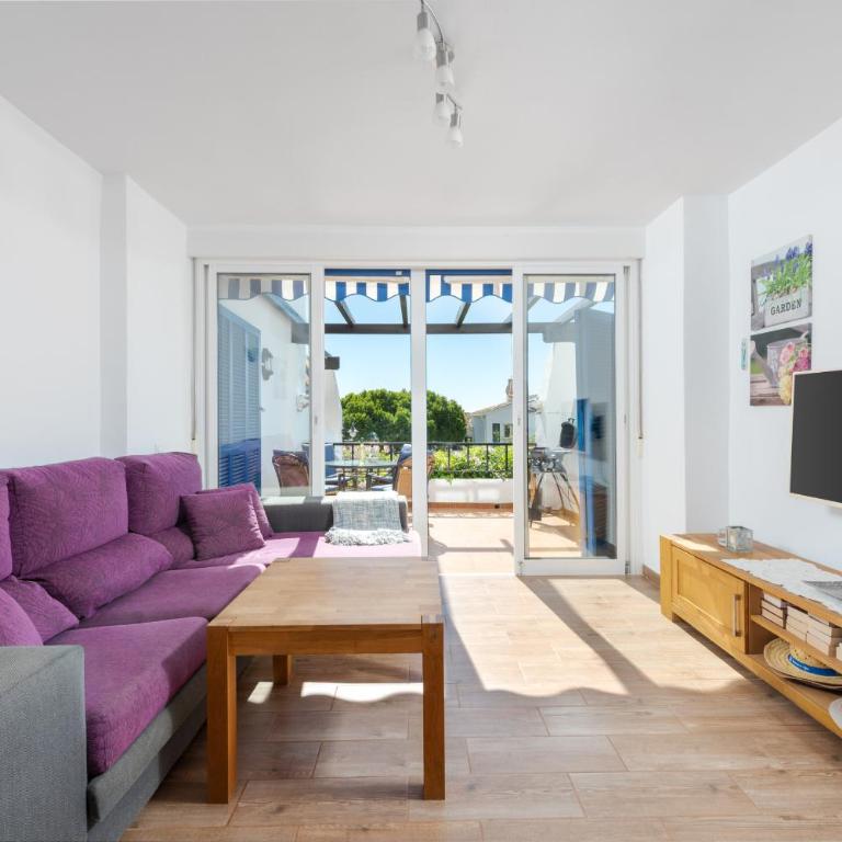 Calahonda Beach III Beachfront Apartment with Sea Views in Mijas Costa - Apartment with Sea View - 3