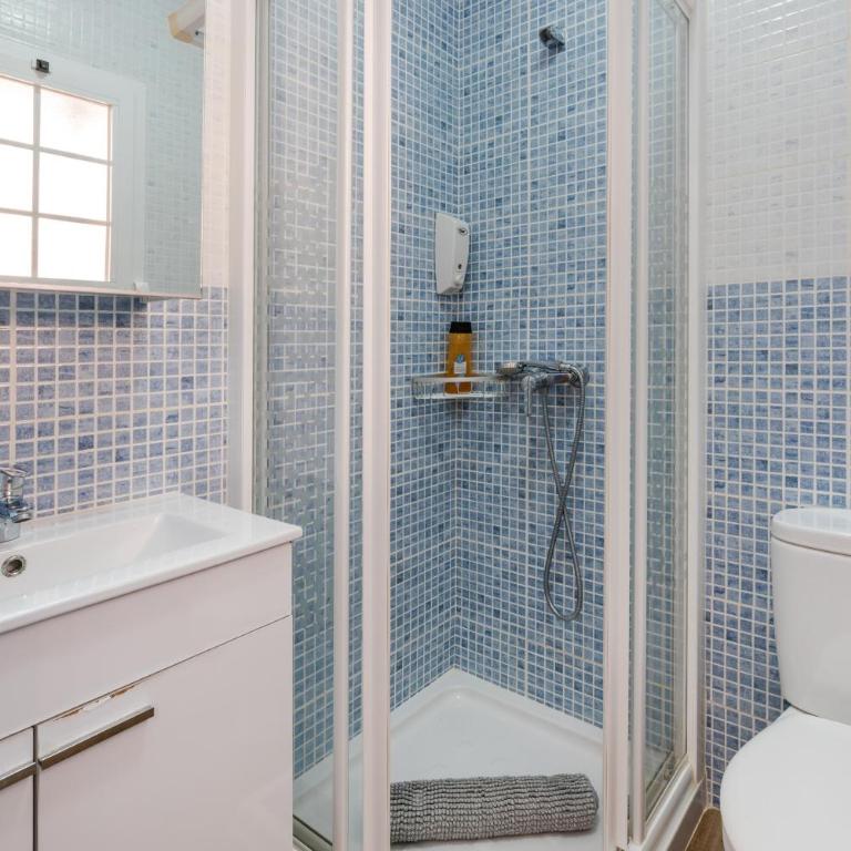 Calahonda Beach III Beachfront Apartment with Sea Views in Mijas Costa - Apartment with Sea View - 17
