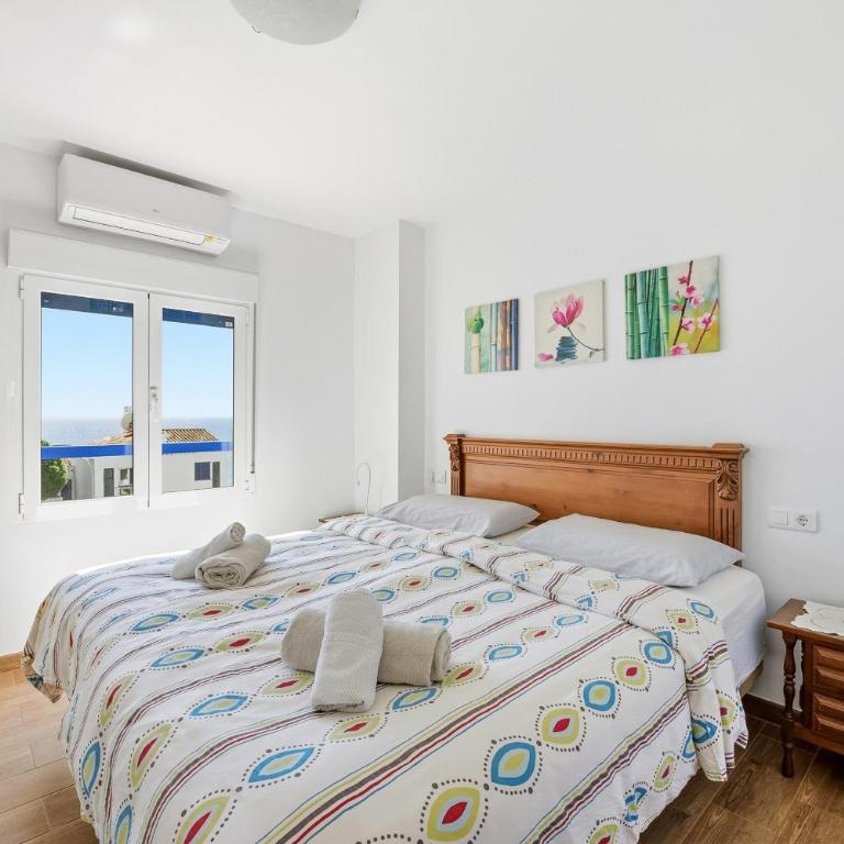 Calahonda Beach III Beachfront Apartment with Sea Views in Mijas Costa - Apartment with Sea View - 4