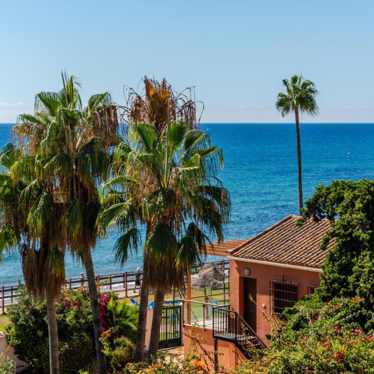 Calahonda Beach III Beachfront Apartment with Sea Views in Mijas Costa - Apartment with Sea View - 21