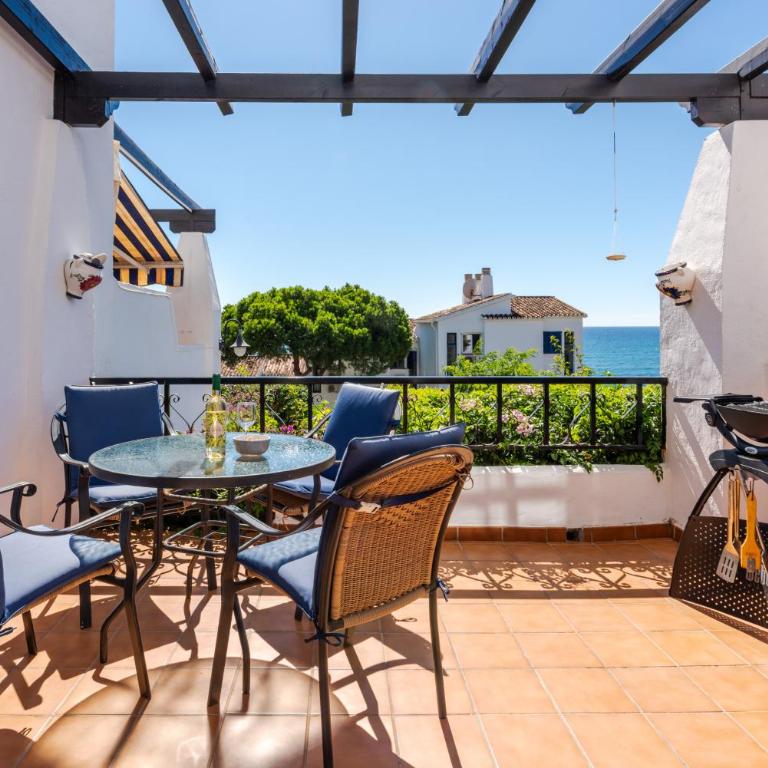 Calahonda Beach III Beachfront Apartment with Sea Views in Mijas Costa - Apartment with Sea View - 18
