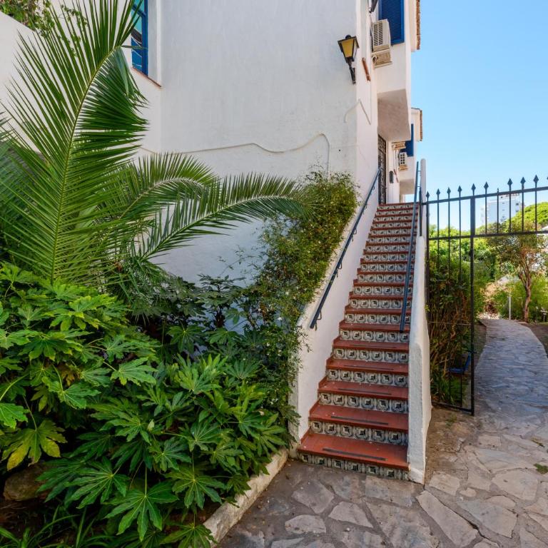 Calahonda Beach III Beachfront Apartment with Sea Views in Mijas Costa - Apartment with Sea View - 26