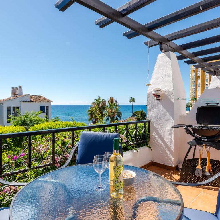 Calahonda Beach III Beachfront Apartment with Sea Views in Mijas Costa - Apartment with Sea View - 1