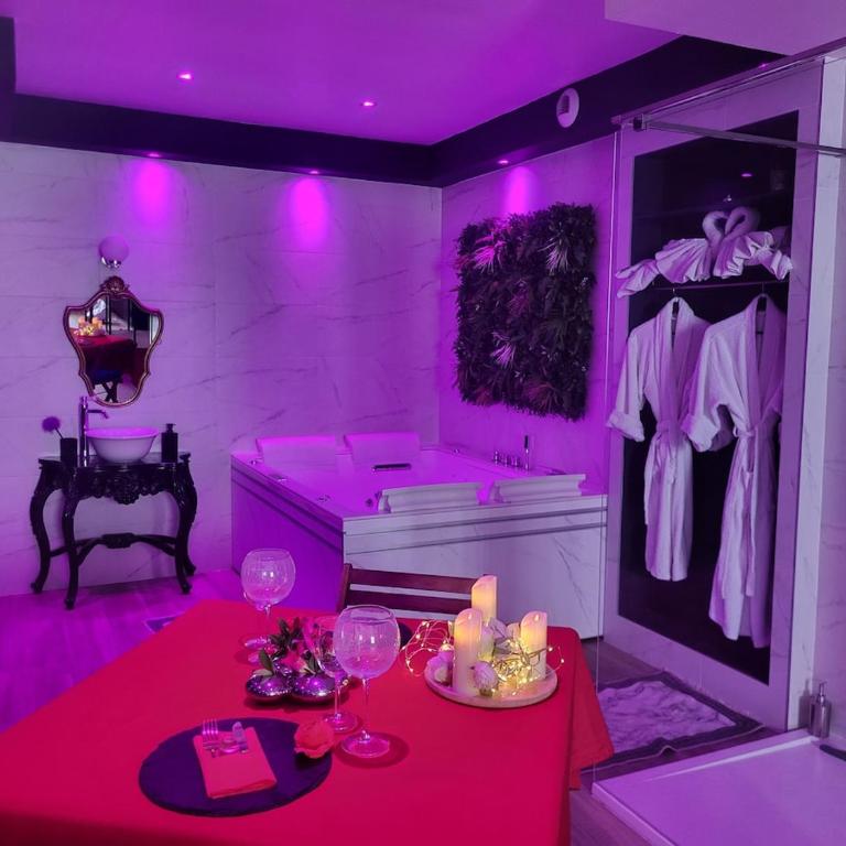 LaPerleNoire Love Room XXL - One-Bedroom Apartment - 3