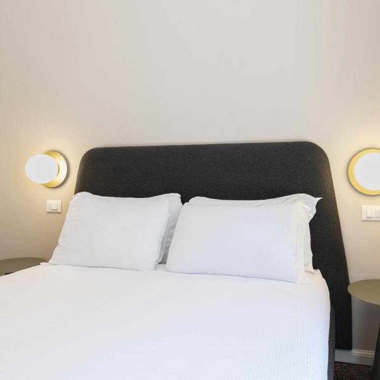 RELSTAY - Assarotti Suites - Deluxe Double Room with Balcony - 11