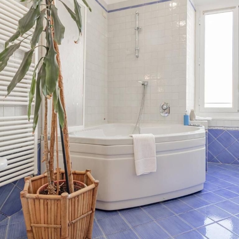 H11 MAISON BLEU Centro - Ariston - Appartamento con 3 Camere da Letto - 2