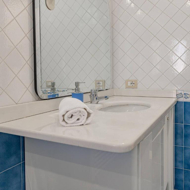 H11 MAISON BLEU Centro - Ariston - Appartamento con 3 Camere da Letto - 20