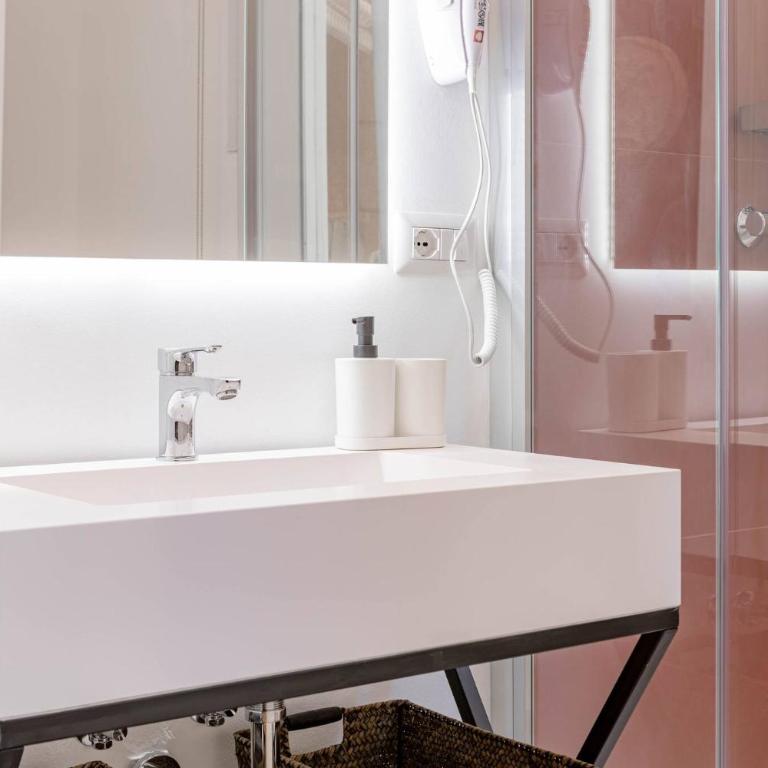 H11 CENTRAL CHARM Sanremo-Ariston - Appartamento con 2 Camere da Letto e Balcone - 17