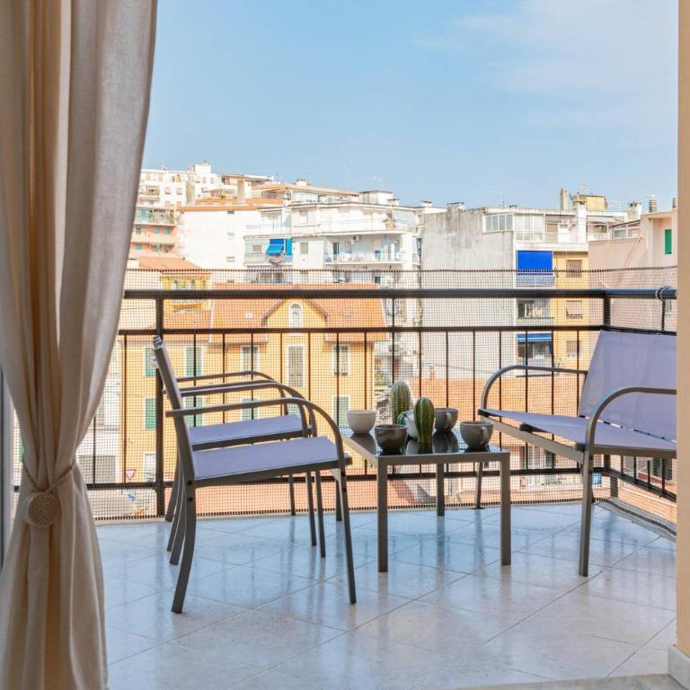 H11 SAN FRANCISCO HOUSE Sanremo-Vista - One-Bedroom Apartment with Balcony and City View - 3
