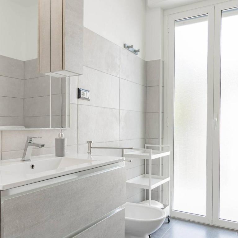 H11 CASA DEL SOLE Parcheggio - Vista mare - Three-Bedroom Apartment with View - 6
