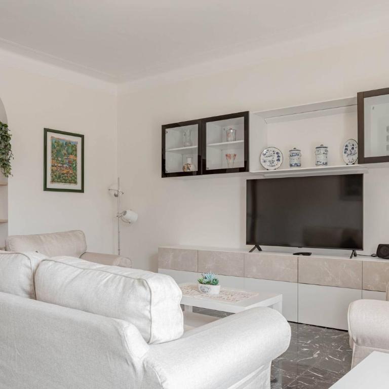 H11 CASA DEL SOLE Parcheggio - Vista mare - Three-Bedroom Apartment with View - 17