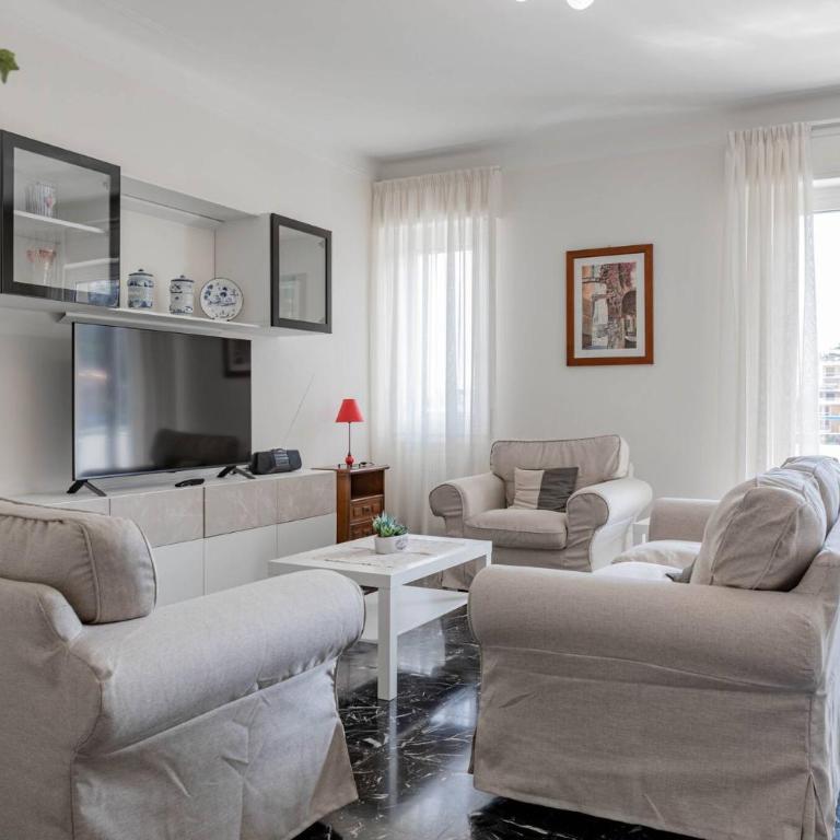 H11 CASA DEL SOLE Parcheggio - Vista mare - Three-Bedroom Apartment with View - 26