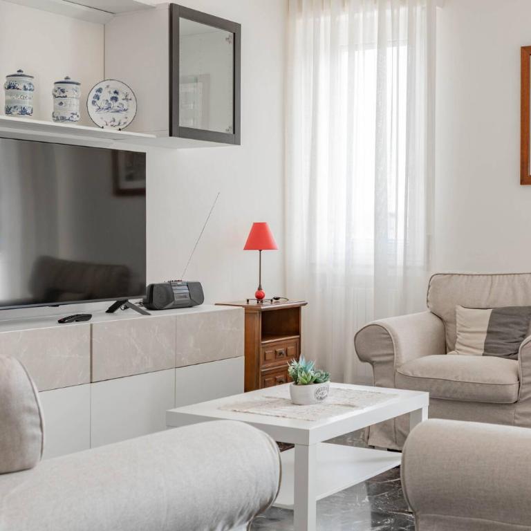 H11 CASA DEL SOLE Parcheggio - Vista mare - Three-Bedroom Apartment with View - 28