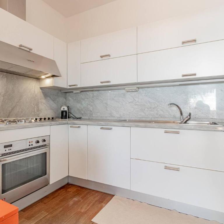 H11 TUTTOMARE Terrazzo - Parcheggio - Appartamento con 4 Camere da Letto e Balcone - 3