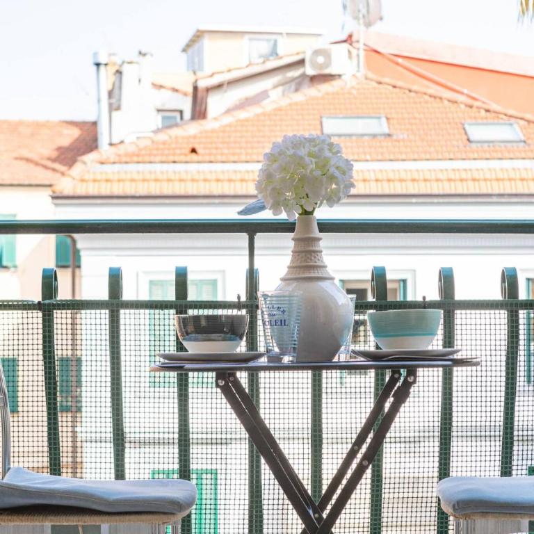 H11 CASA CAMILLA Centro - Sanremo - Appartamento con 1 Camera da Letto con Balcone e Vista Città - 18