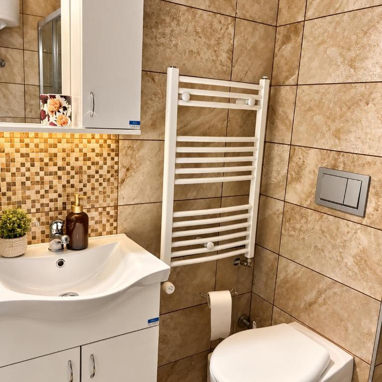 Luna Apartments - One-Bedroom Apartment - 14