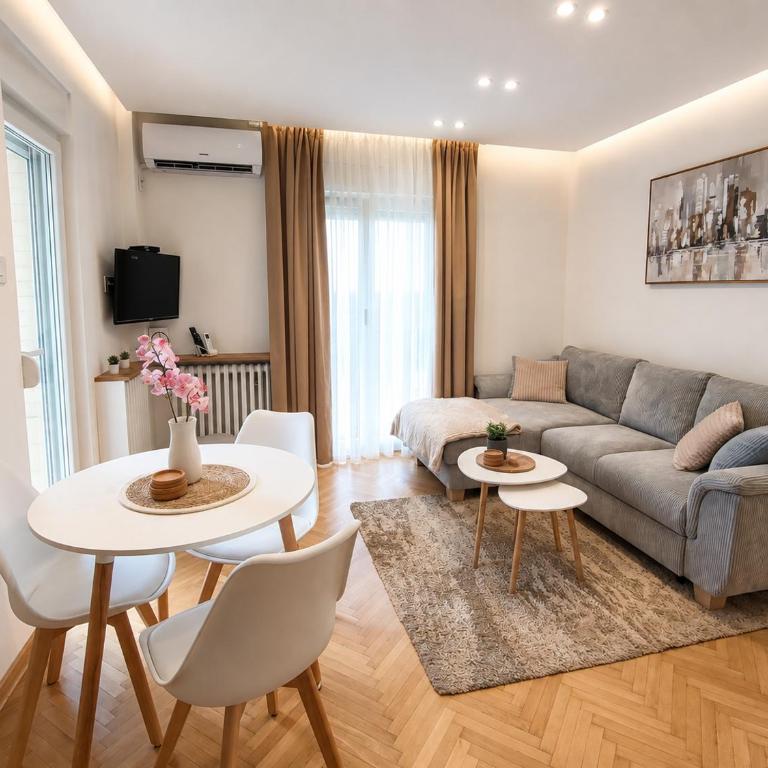 Emili Cozy Apartman - One-Bedroom Apartment - 1