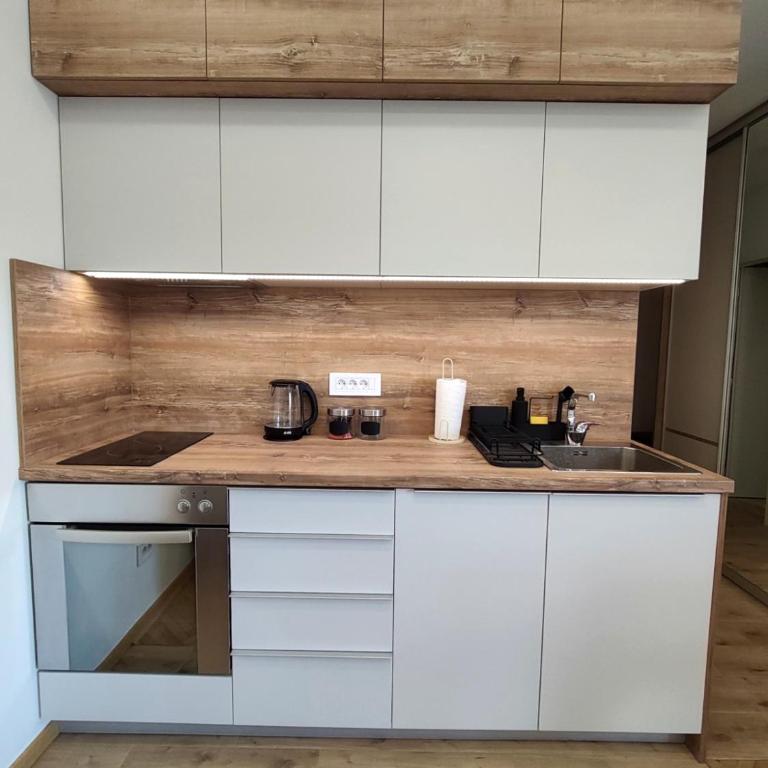 Emili Cozy Apartman - One-Bedroom Apartment - 3