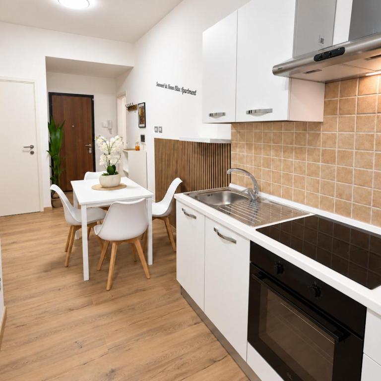 NONNA ELISA I Apartment - Cozy & quiet stay, comfortable home in a peaceful residential area, near Battistini Metro A, easy Vatican access & direct connection to Rome city centre - Two-Bedroom Deluxe Apartment - 5