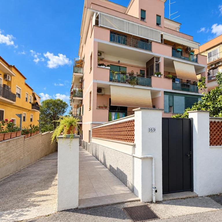 NONNA ELISA I Apartment - Cozy & quiet stay, comfortable home in a peaceful residential area, near Battistini Metro A, easy Vatican access & direct connection to Rome city centre - Two-Bedroom Deluxe Apartment - 1
