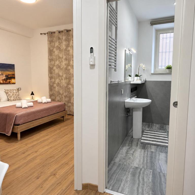NONNA ELISA I Apartment - Cozy & quiet stay, comfortable home in a peaceful residential area, near Battistini Metro A, easy Vatican access & direct connection to Rome city centre - Two-Bedroom Deluxe Apartment - 32