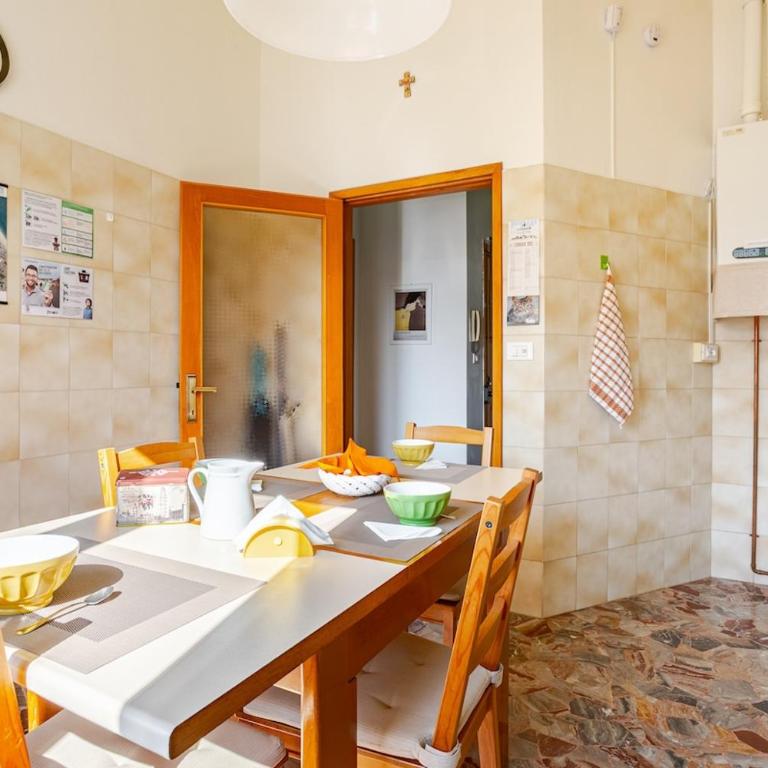 Ampio, luminoso e tranquillo, vicino al centro storico - Appartamento con 2 Camere da Letto - 13
