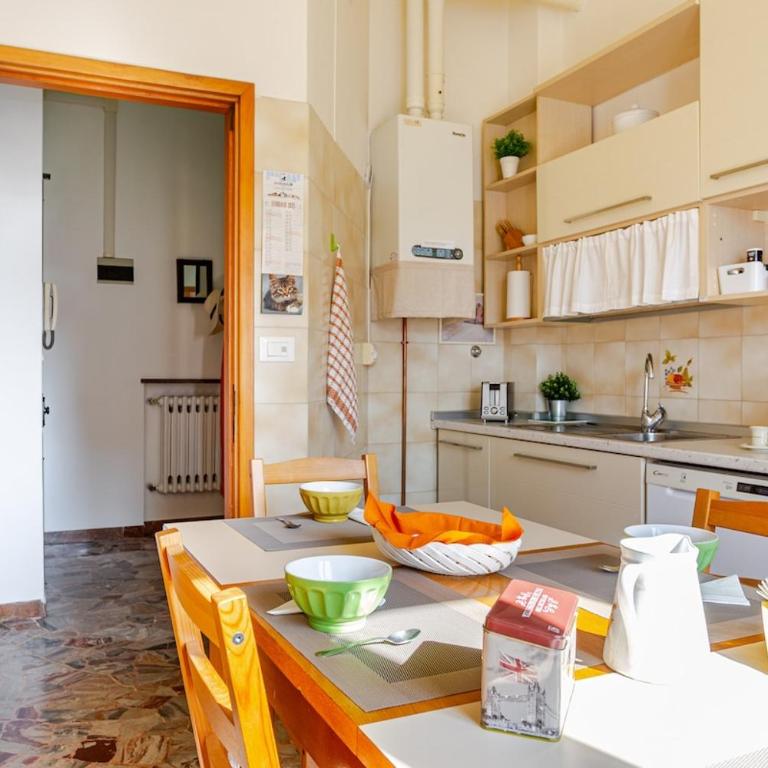 Ampio, luminoso e tranquillo, vicino al centro storico - Appartamento con 2 Camere da Letto - 16