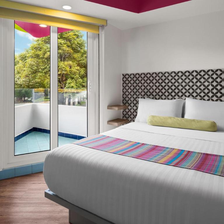 Hotel VIVE MX cuauhtémoc CDMX, Trademark by Wyndham - Queen Suite with Balcony - Non-Smoking - 1