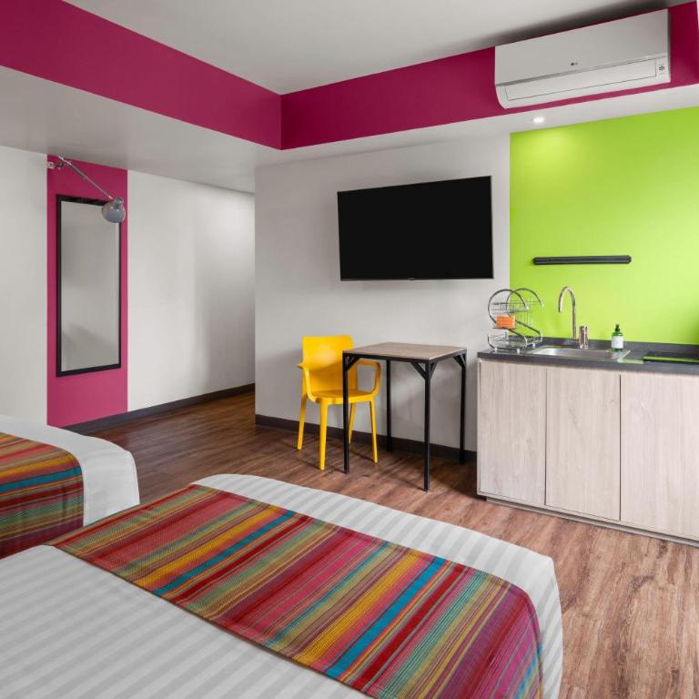 Hotel VIVE MX cuauhtémoc CDMX, Trademark by Wyndham - Family Suite with Two Twin Beds - Non-Smoking - 3
