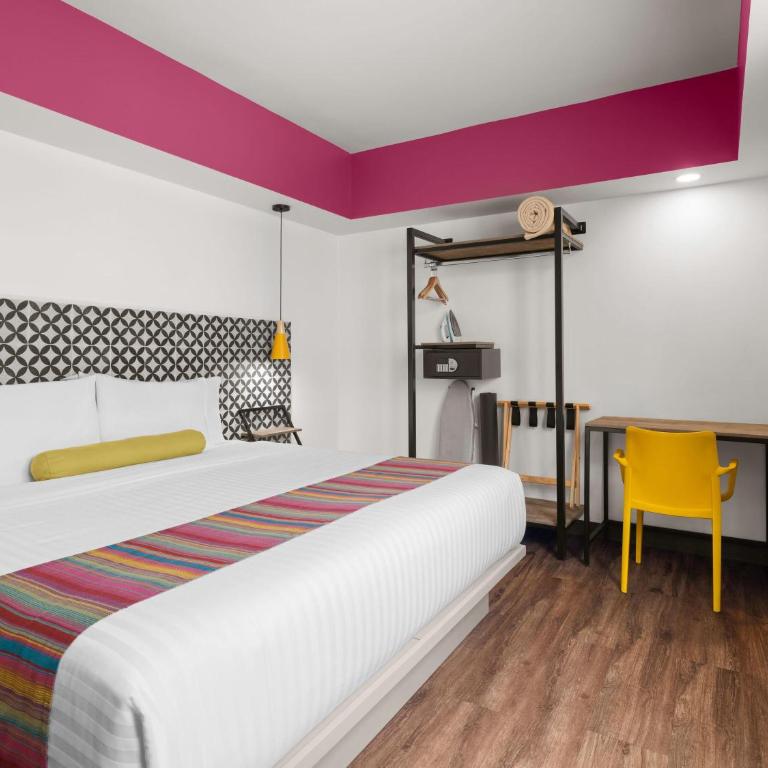 Hotel VIVE MX cuauhtémoc CDMX, Trademark by Wyndham - Superior King Suite with Sofa Bed - Non-Smoking - 4