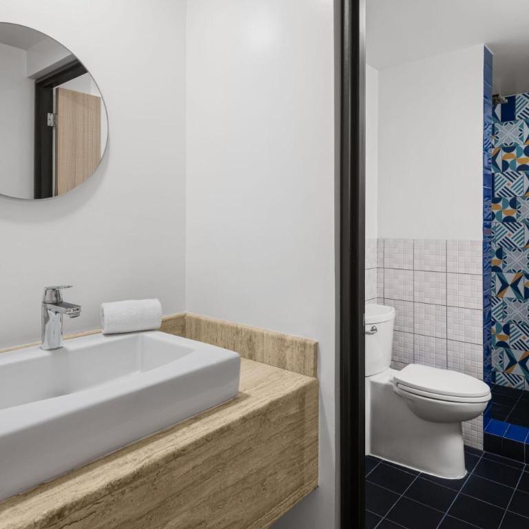 Hotel VIVE MX cuauhtémoc CDMX, Trademark by Wyndham - Superior King Suite with Sofa Bed - Non-Smoking - 7