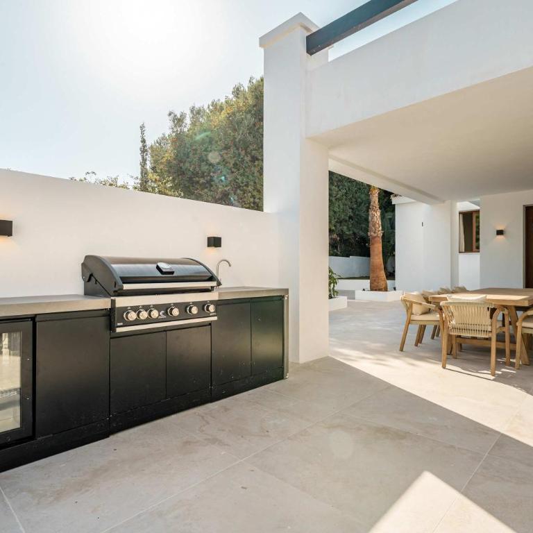 Villa Marbesa I Beach Pool Gym Cinema Outdoor BBQ Parking - Villa - 11