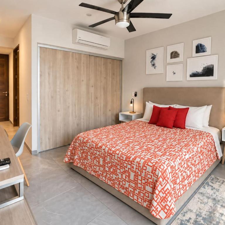Rooftop Pool Condo Steps from 5th Avenue - Apartment - 4