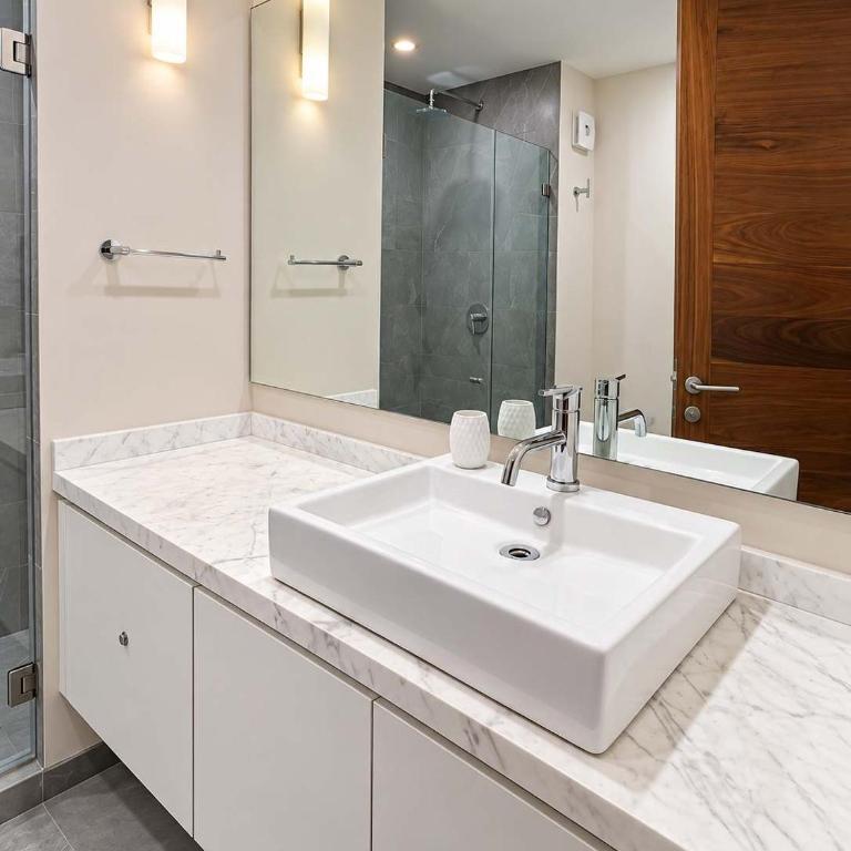 Rooftop Pool Condo Steps from 5th Avenue - Apartment - 5