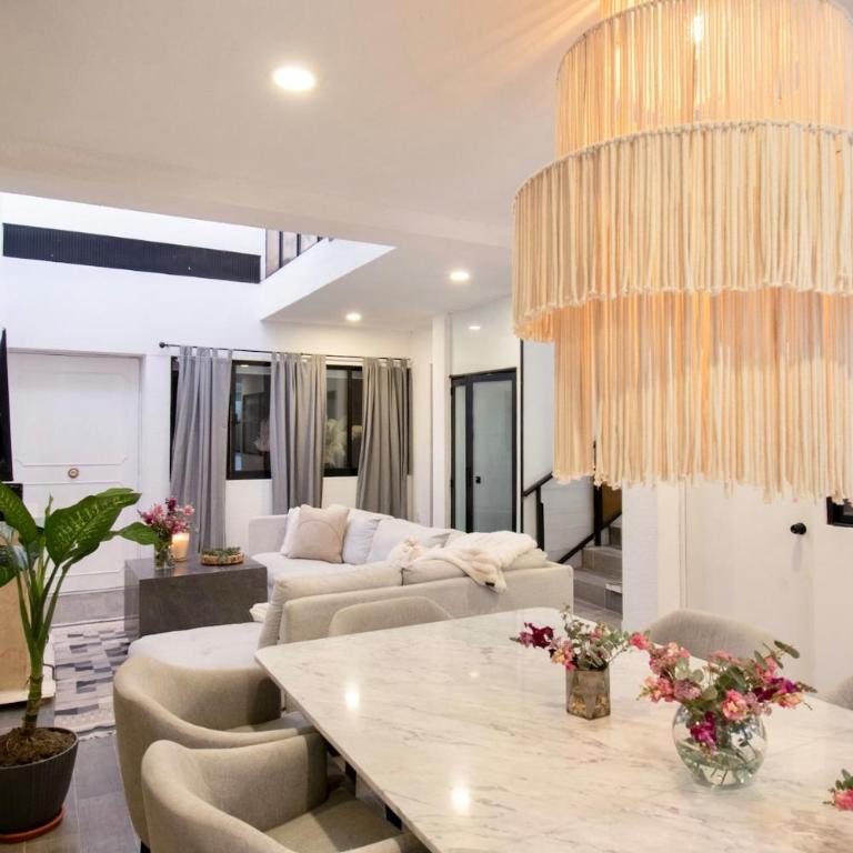 Peace and Comfort, Spacious House for 16 plus Guests - Apartment - 2