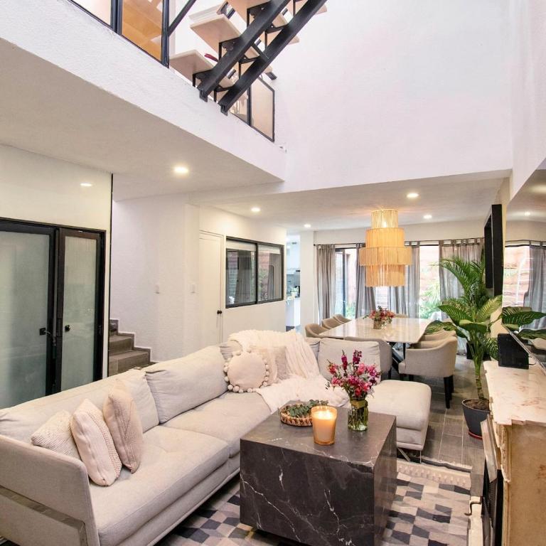 Peace and Comfort, Spacious House for 16 plus Guests - Apartment - 1