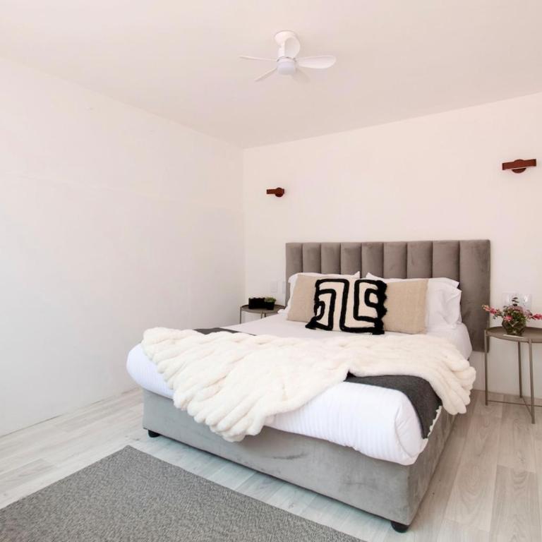 Peace and Comfort, Spacious House for 16 plus Guests - Apartment - 16