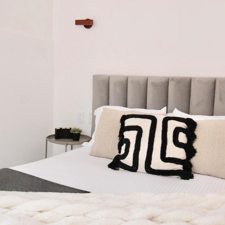 Peace and Comfort, Spacious House for 16 plus Guests - Apartment - 21