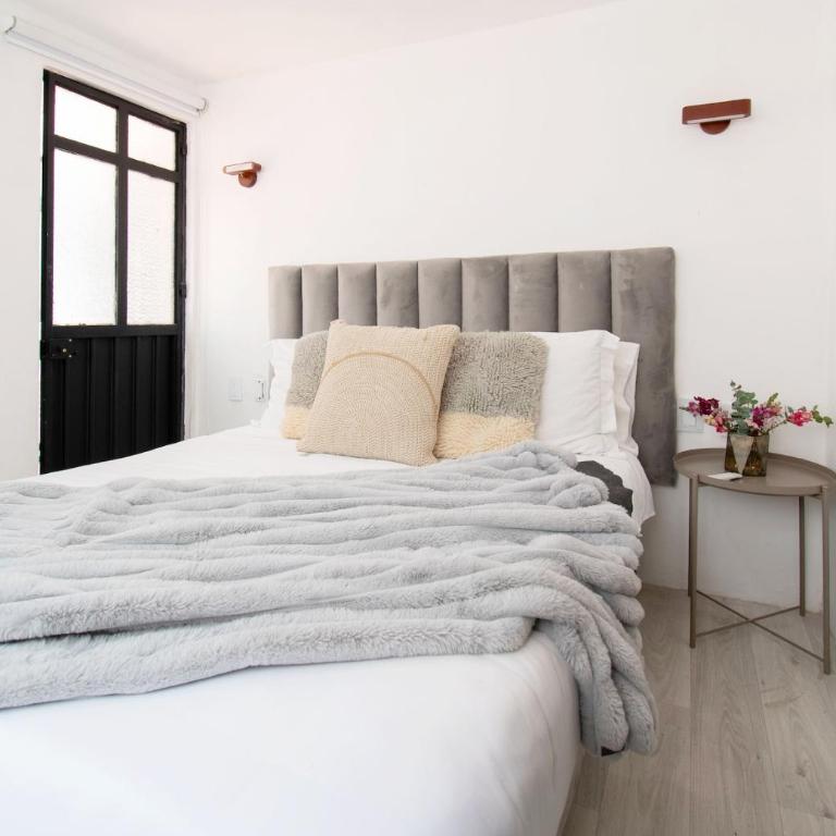 Peace and Comfort, Spacious House for 16 plus Guests - Apartment - 26