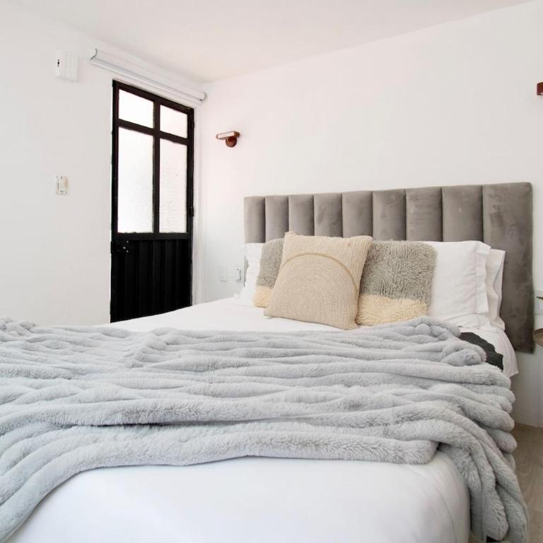 Peace and Comfort, Spacious House for 16 plus Guests - Apartment - 27