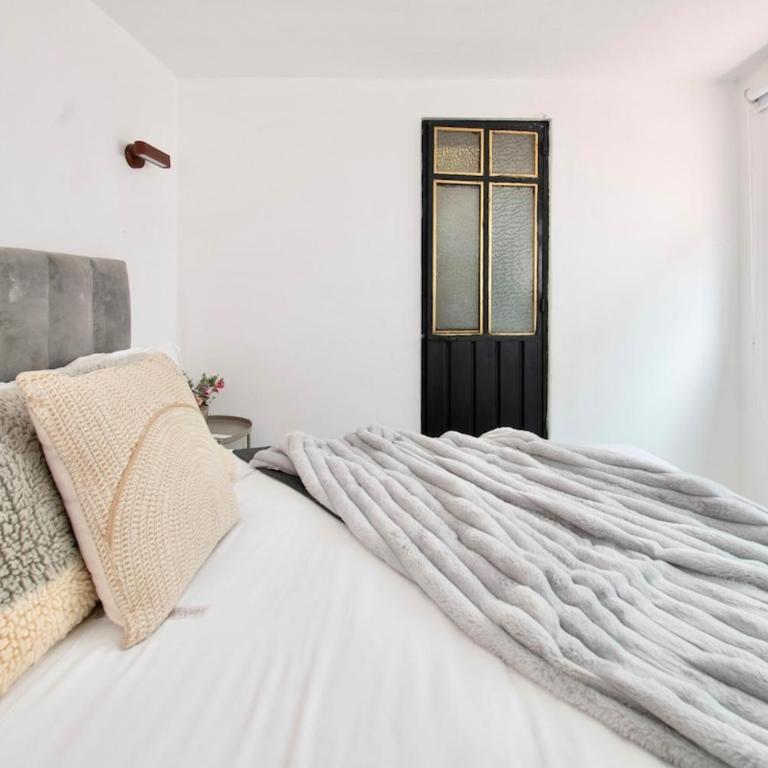 Peace and Comfort, Spacious House for 16 plus Guests - Apartment - 29