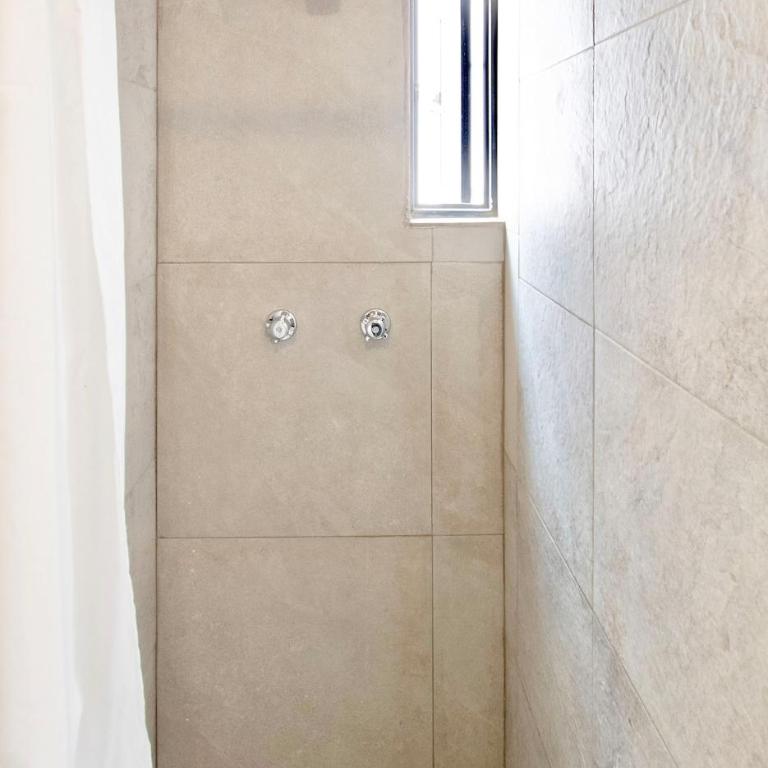 Peace and Comfort, Spacious House for 16 plus Guests - Apartment - 32