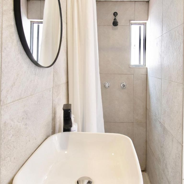 Peace and Comfort, Spacious House for 16 plus Guests - Apartment - 35